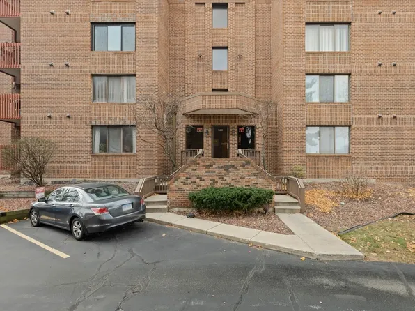 6421 Pershing Rd APT 303, Berwyn, IL 60402