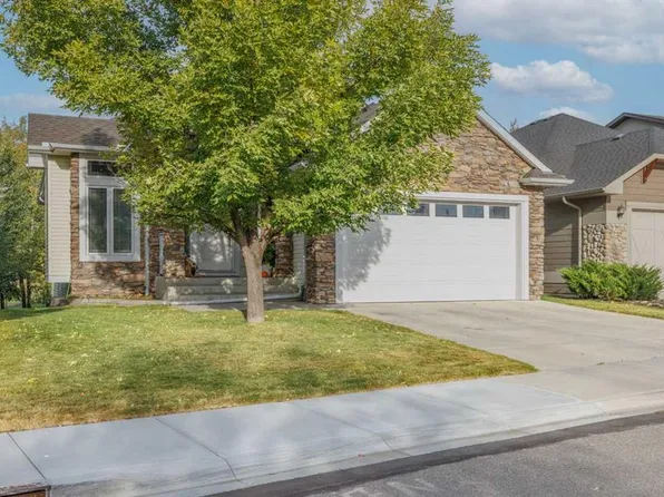 462 E Crystal Green Mnr, Okotoks, AB T1S 0A3