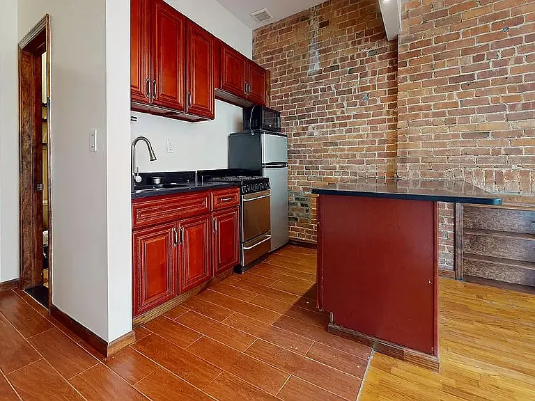 349 W 46th St #3N — Photo 4