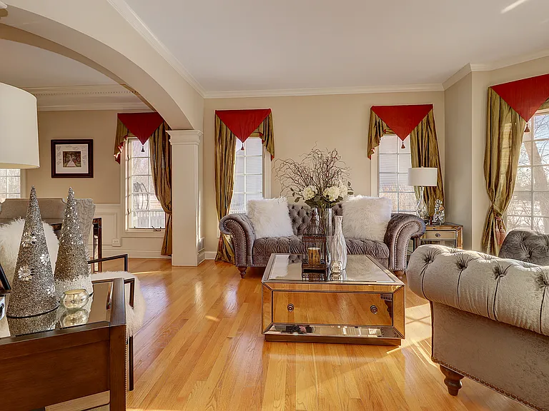 26025 Whispering Woods Cir — Photo 3
