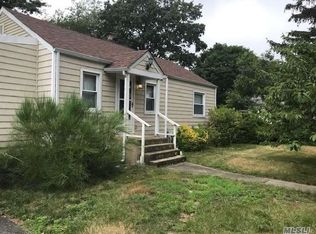 110 Elward Ave, West Islip, NY 11795