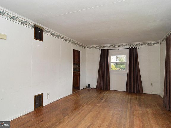 5th image of 229 Werner St