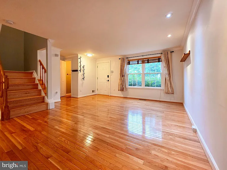 6605 Rockleigh Way — Photo 3