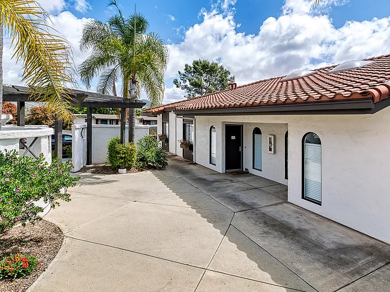Altura Villas - 55+ Senior Apartments — Photo 10