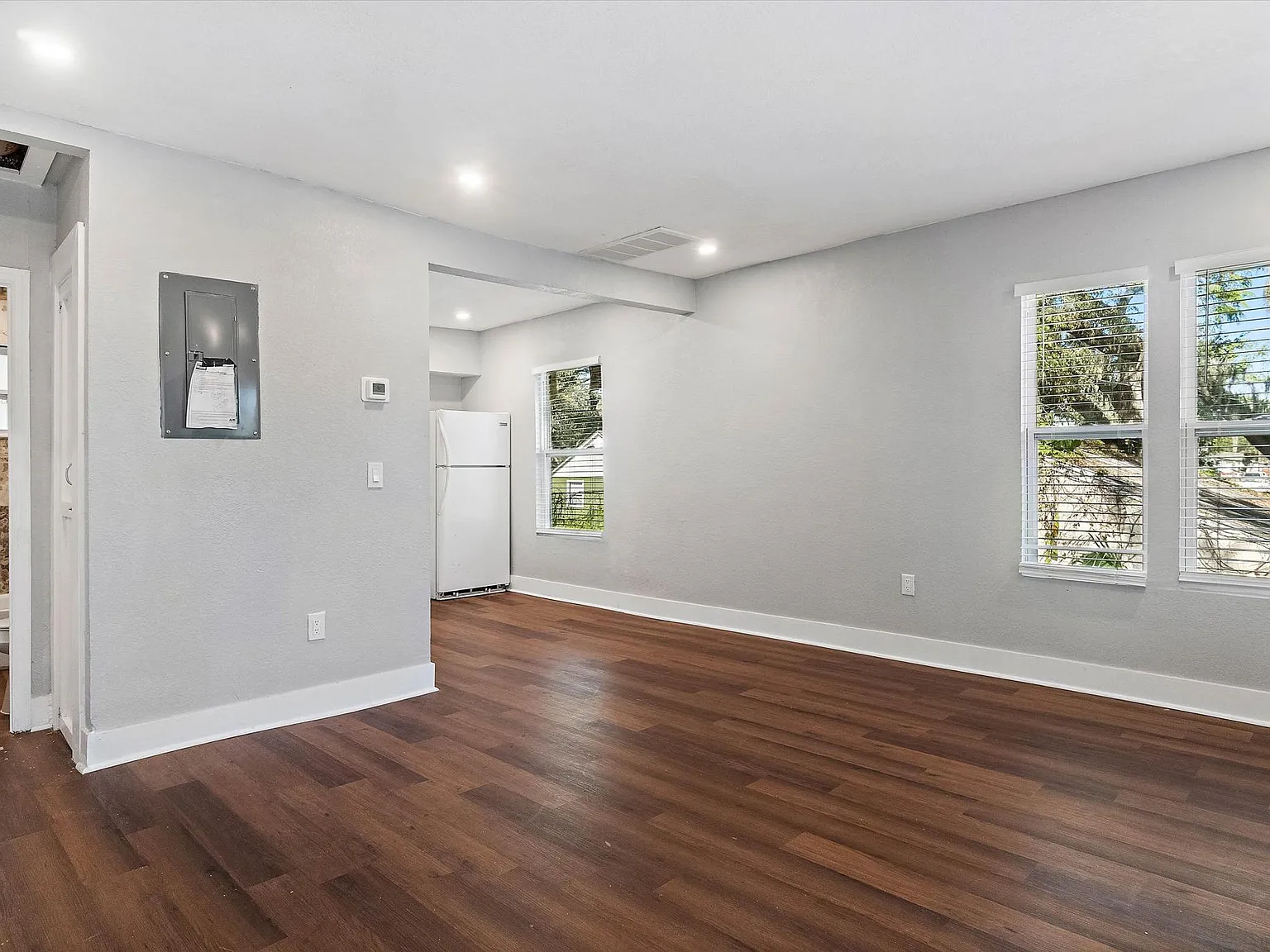 2243 Auburn St S — Photo 4