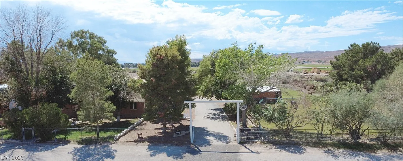 3 bed, 2.0 bath, 1643 sqft, $2,100 — Photo 1