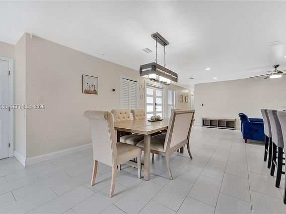 4th image of 9501 Palmetto Club Ln E