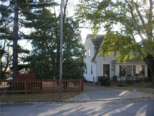 2nd image of 102 Warrington Rd