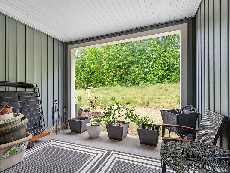 913 Leyburn Ln — Photo 33