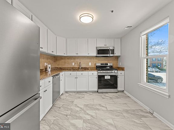 4th image of 2007 Saint Bernadines Way