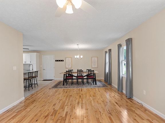 4th image of 107 Stone Trace Dr