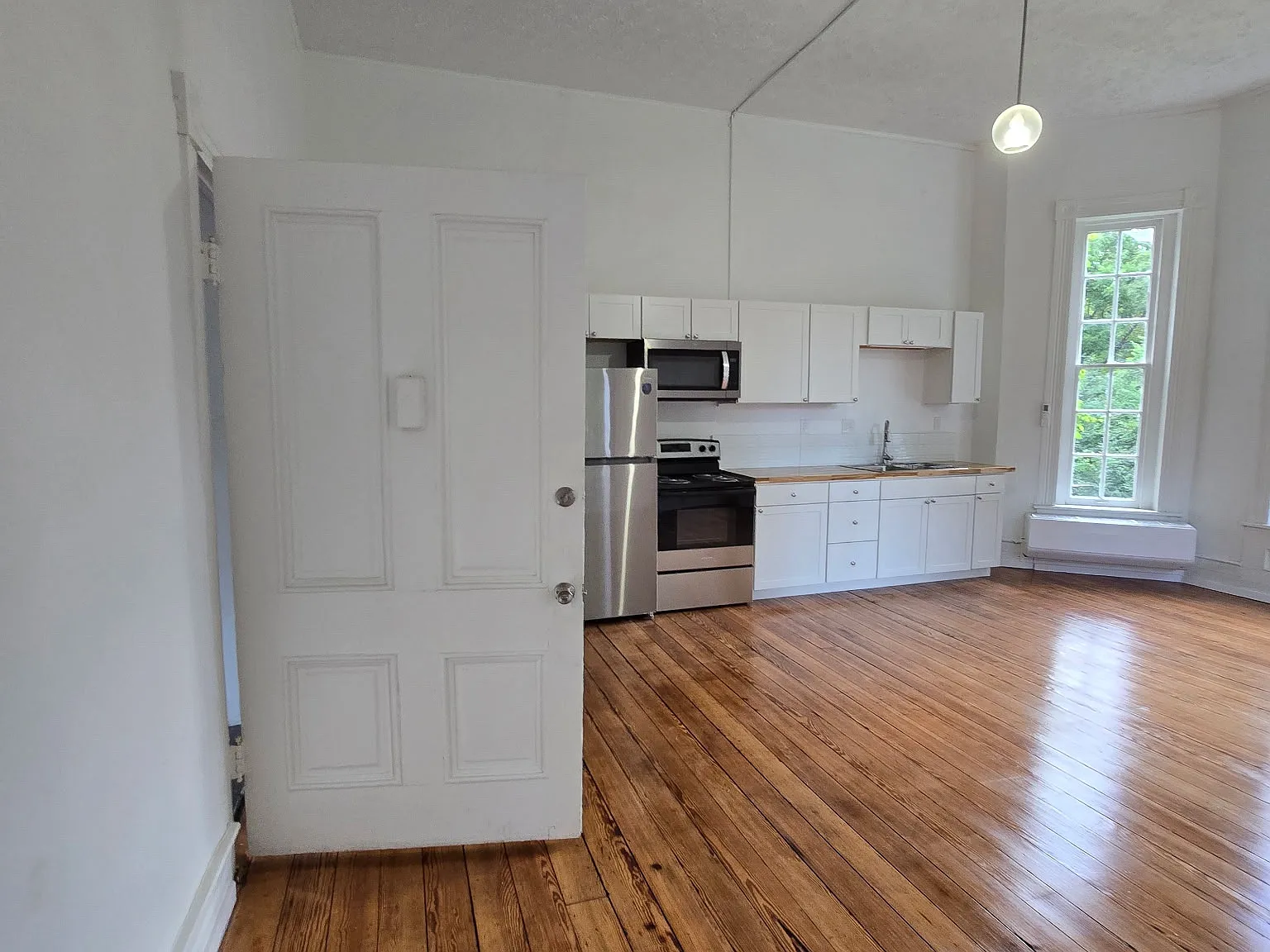2 bed, 1200 sqft, $1,395 — Photo 2