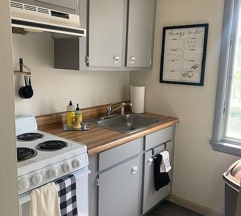 3rd image of 10501 Main St Floor 2