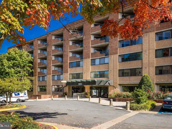 1951 Sagewood Ln APT 319, Reston, VA 20191