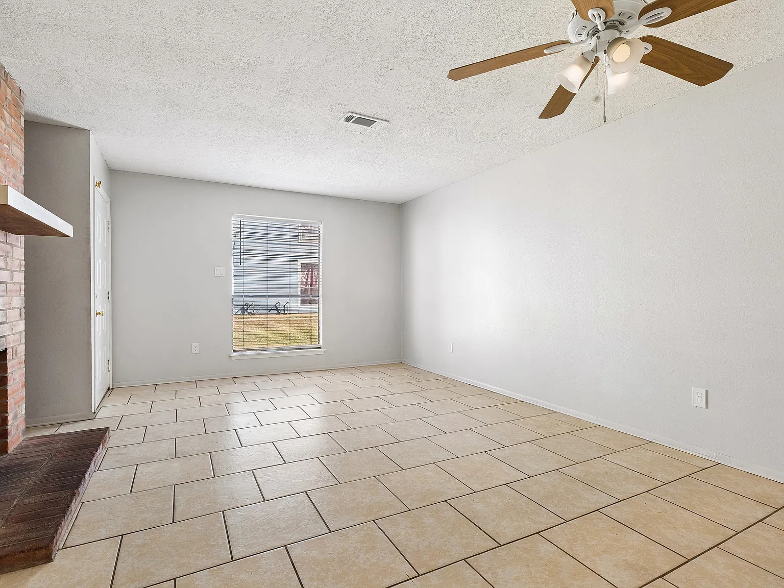 2 bed, 1.5 bath, 1000 sqft, $1,000 — Photo 3