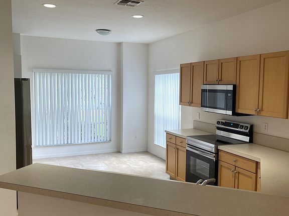 4th image of 10045 SW Stonegate Drive
