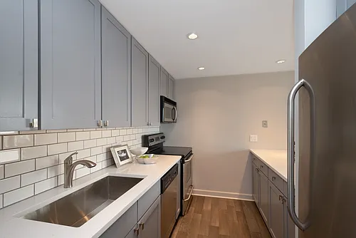 30 E Huron St #3404 Photo 1