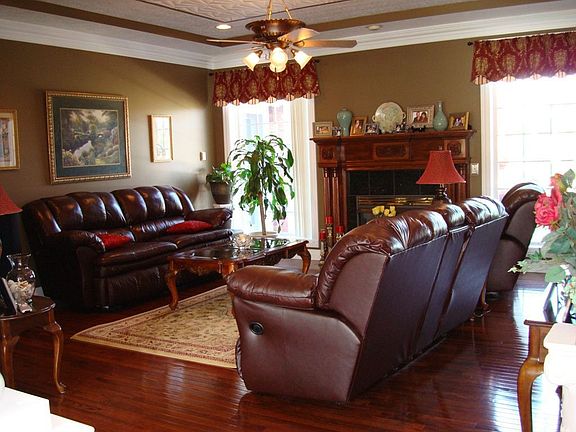 4th image of 255 Villa Ray Dr