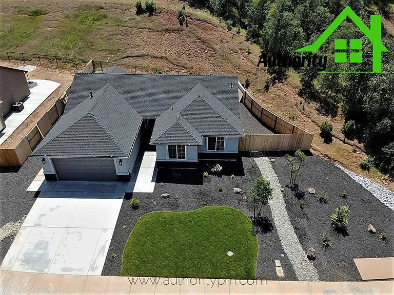 20231 Ballentine Dr — Photo 2