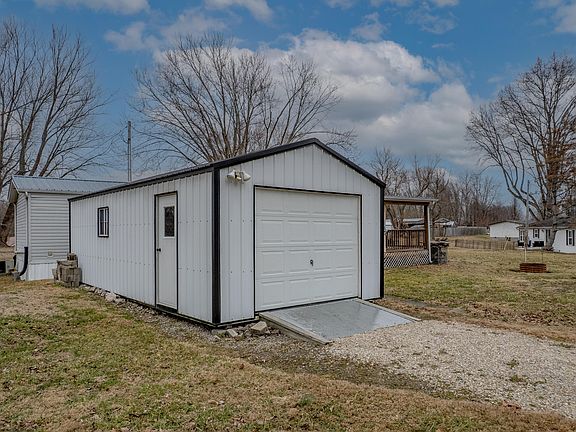 3rd image of 60 Ridgeway Dr