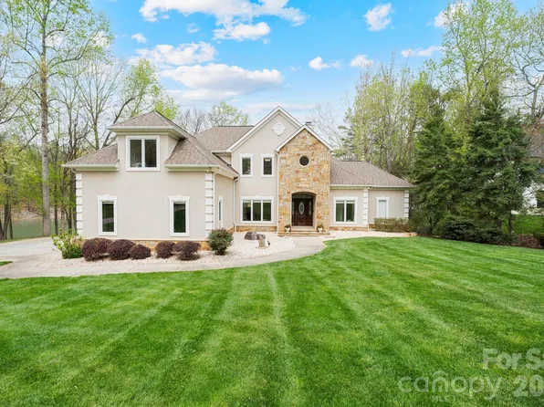 141 Grand Bay Dr, Mooresville, NC 28117