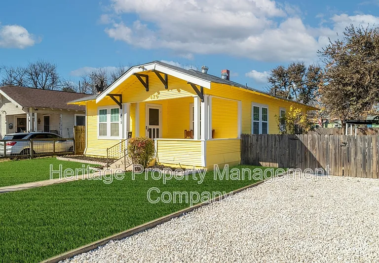 475 E French Pl — Photo 2
