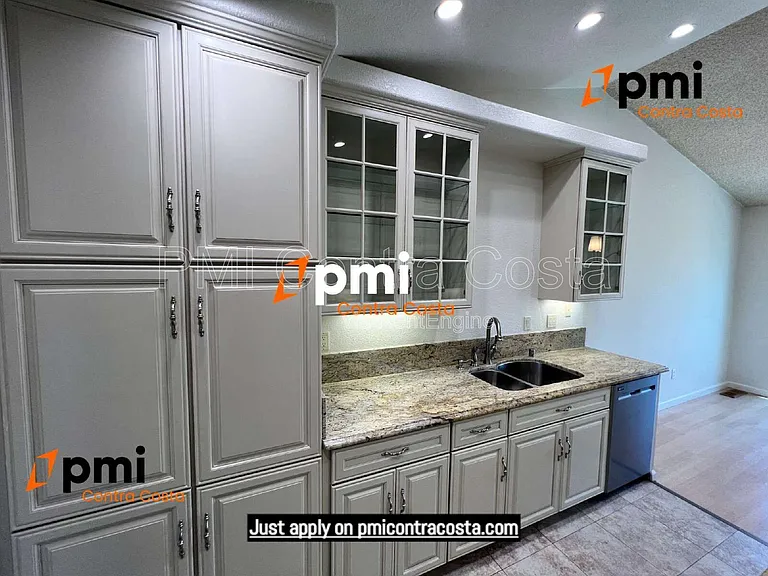 409 Camelback Rd — Photo 7