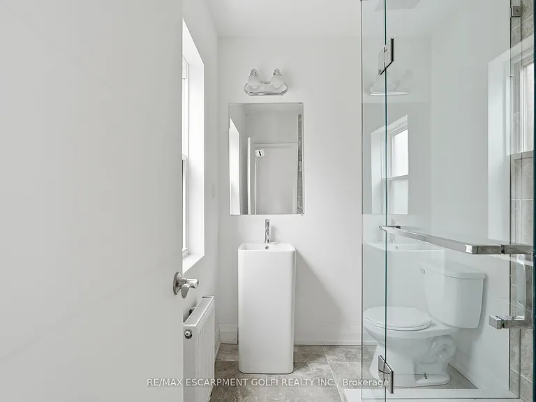 4876 Simcoe St #3 — Photo 15