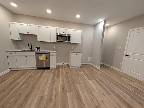 4250 Lancaster Ave Photo 1