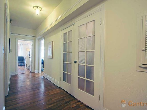 5th image of 1920 Sacramento St #111