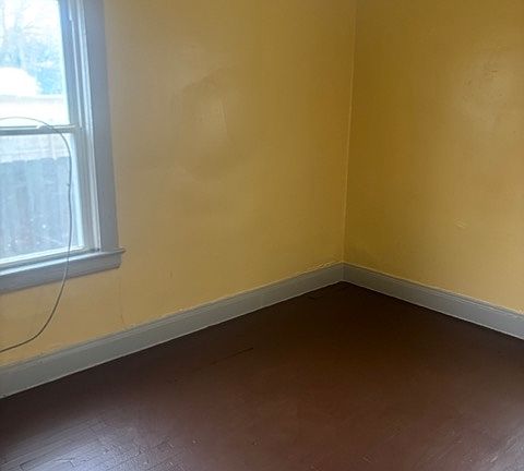 5th image of 9122 Yale Ave