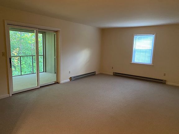 4th image of 186 Rugar St #14