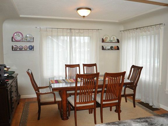 3rd image of 127 Arvon Ave