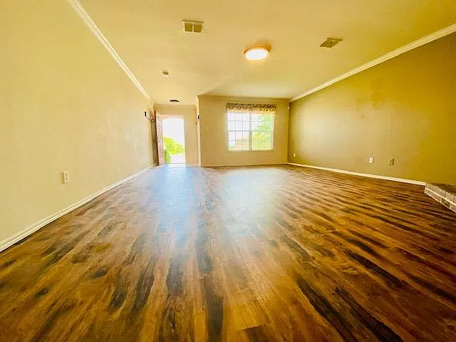 3 bed, 1883 sqft, $2,250 — Photo 3