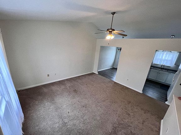 5th image of 579 Astoria Ct