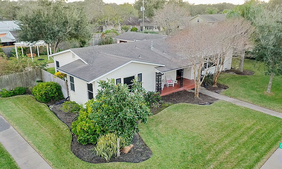 1st image of 401 Catalina Pl
