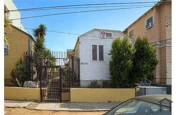 Photo 1 of 14 - 2401 W 10th St #2403.5 - Los Angeles, CA Primary Photo - 2401 W 10th St #2403.5