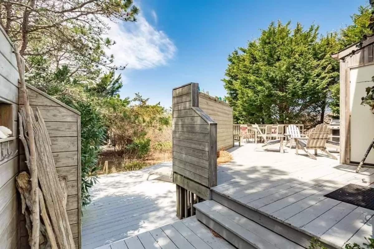  Back deck provides large area for entertaining