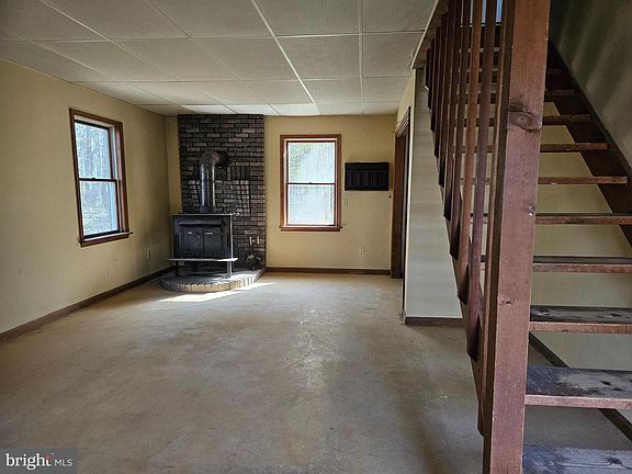 3rd image of 17420 W Hudson Pond Rd