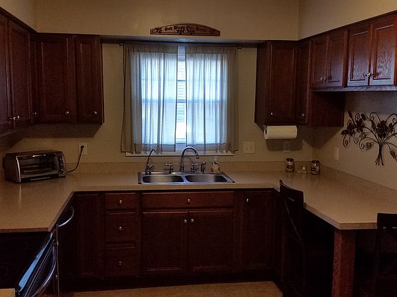 4th image of 310 W Waterford St