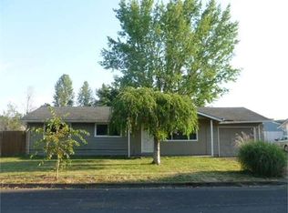 704 E 7th St, Molalla, OR 97038