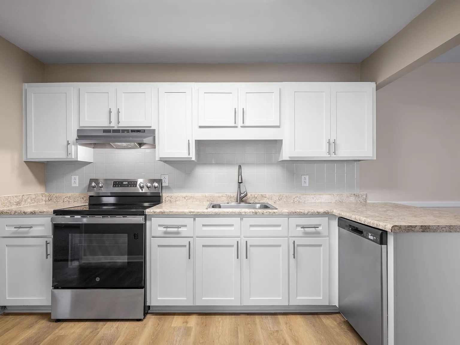 Riverlands Apartments — Photo 4