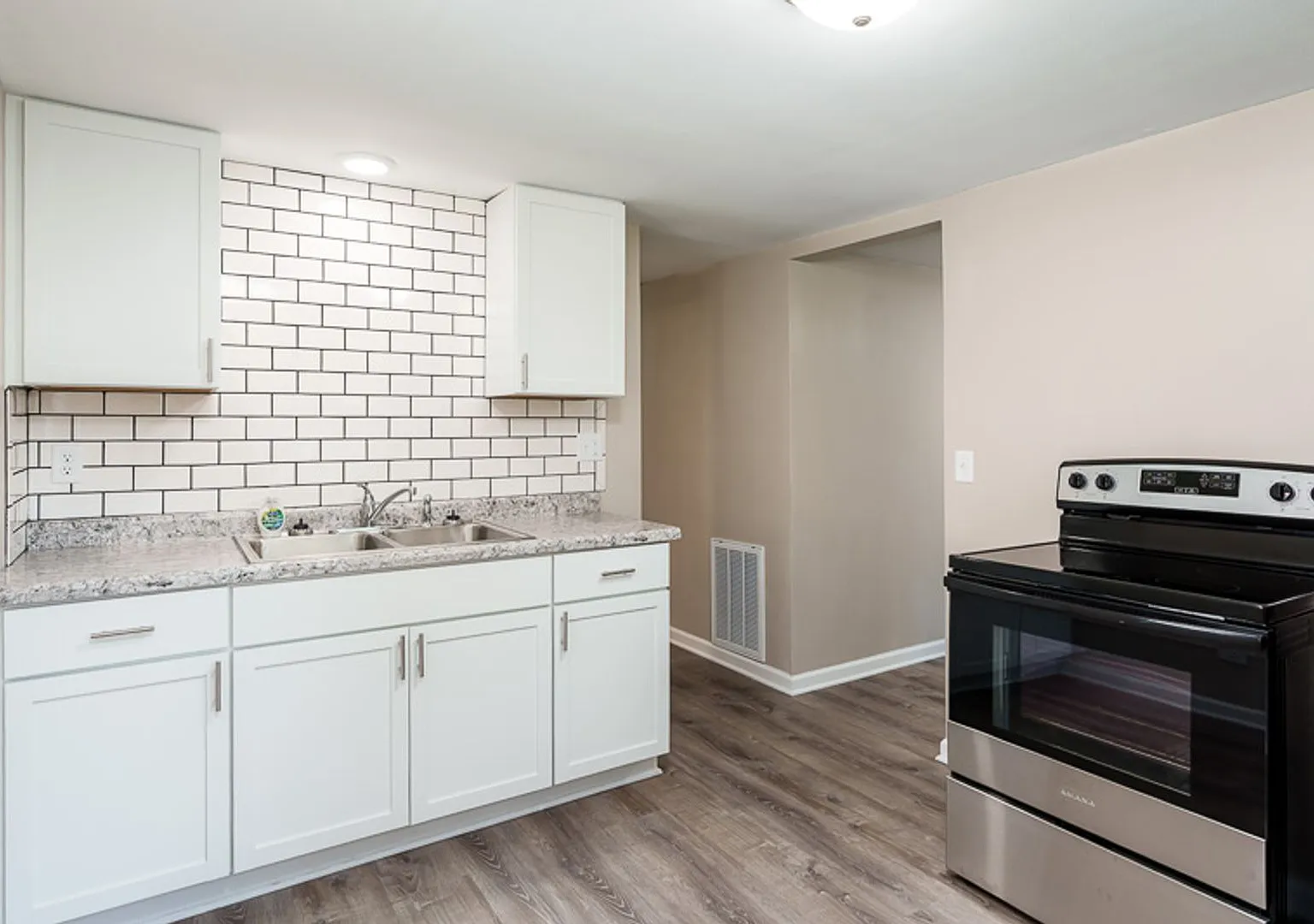 One Bedroom One Bathroom Home in South Beloit $895.00 — Photo 1