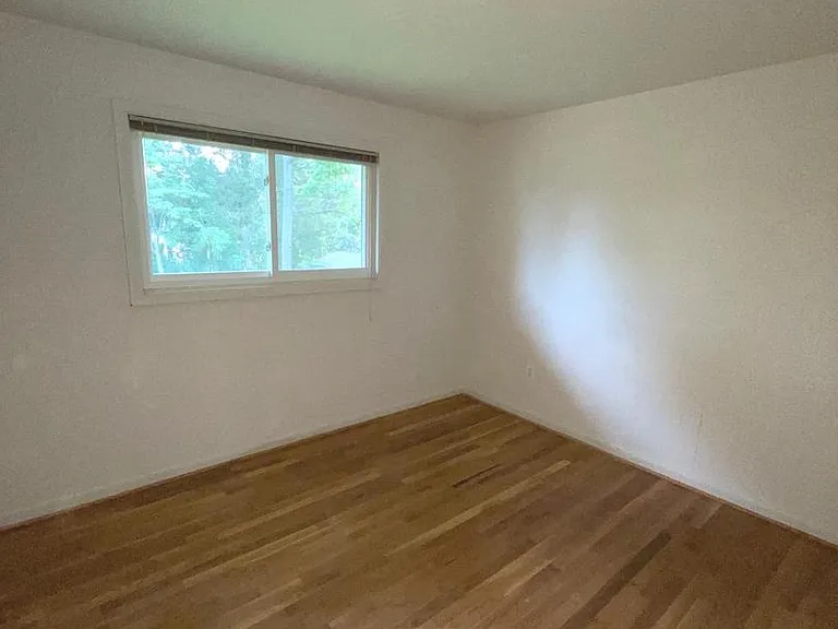 6933 Tyndale St — Photo 24