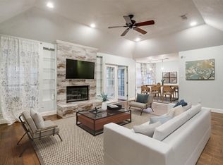 924 Oak Valley Rd, Burleson, TX 76028