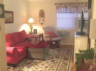 22 Gywnne Ln, Farmingdale, NY 11735