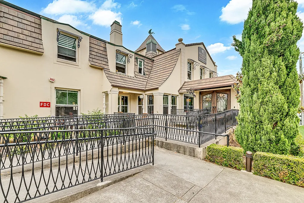 Oakland Heights - 55+ Active Adult Apartments — Photo 4