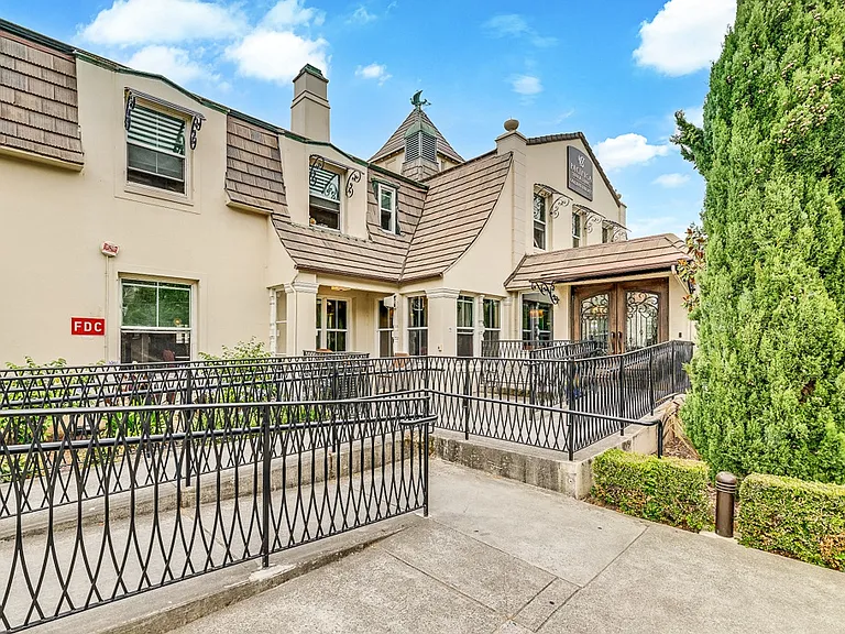 Oakland Heights - 55+ Active Adult Apartments — Photo 4