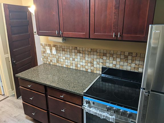 3rd image of 1101 Pine Ave NW #2