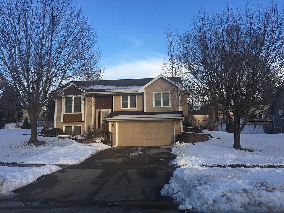 1st image of 901 Cade Ct